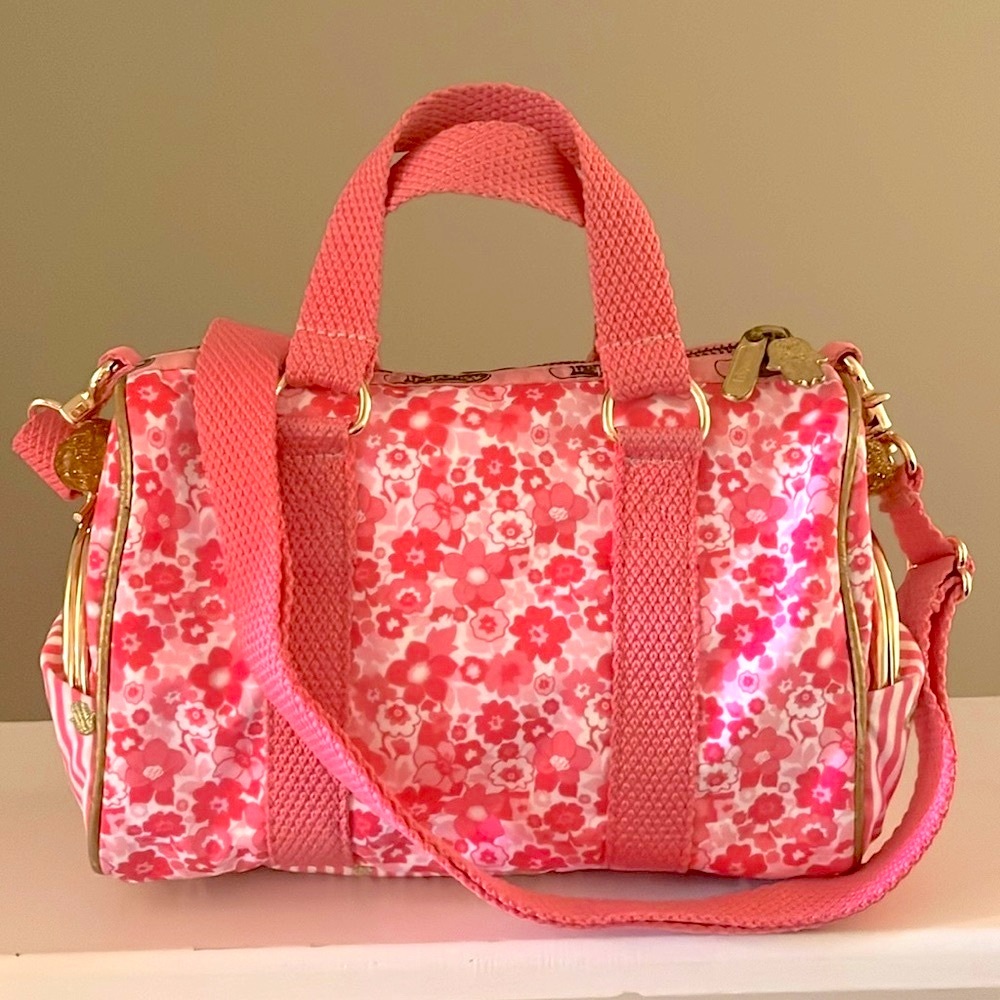 🪷 LeSportsac x Manoush mini pink duffle with adjustable shoulder strap